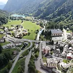 Cervinia House - Alpine & Apartamento *