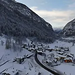 Cervinia House - Alpine & Apartamento *