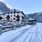 Cervinia House - Alpine & Apartamento