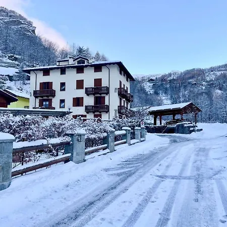 Cervinia House - Alpine & Apartman